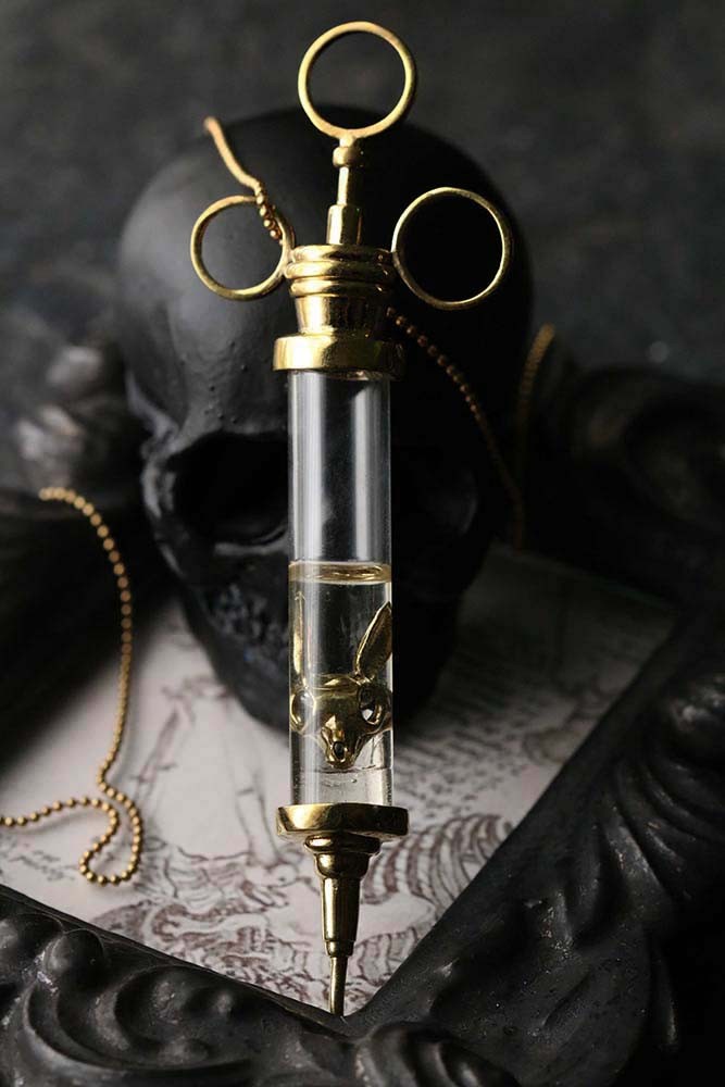 defy-necklace-rabbit-skullsyringe1