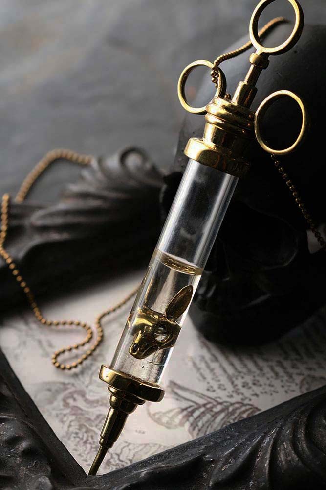 defy-necklace-rabbit-skullsyringe2