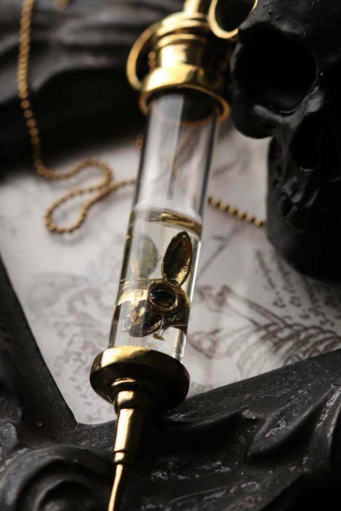 defy-necklace-rabbit-skullsyringe3