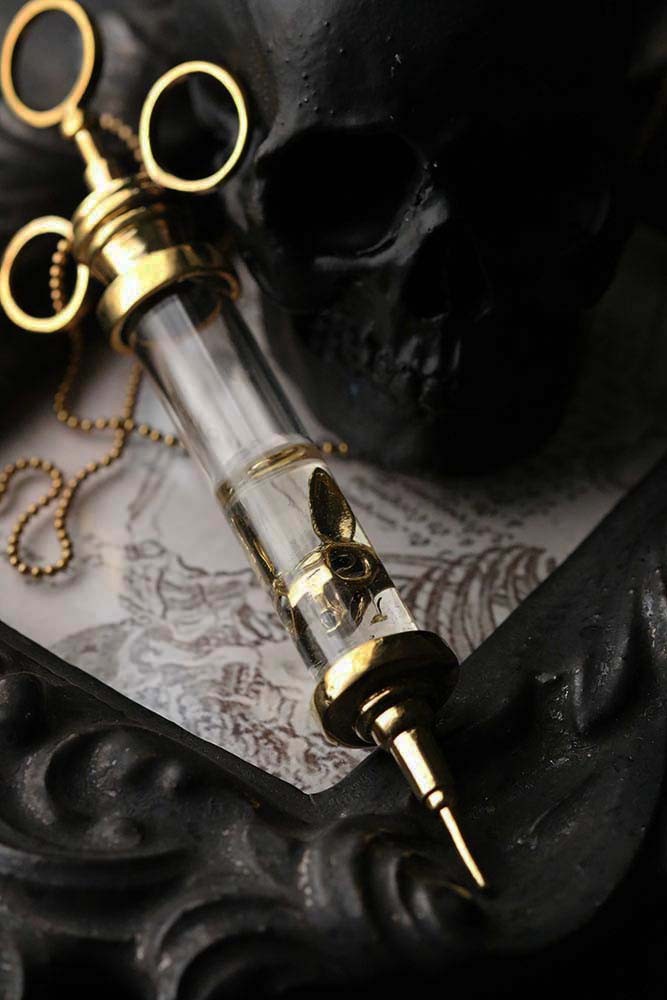 defy-necklace-rabbit-skullsyringe4