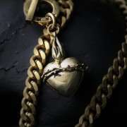 Defy-Necklace-Sacred-Heart-Big-Chain2
