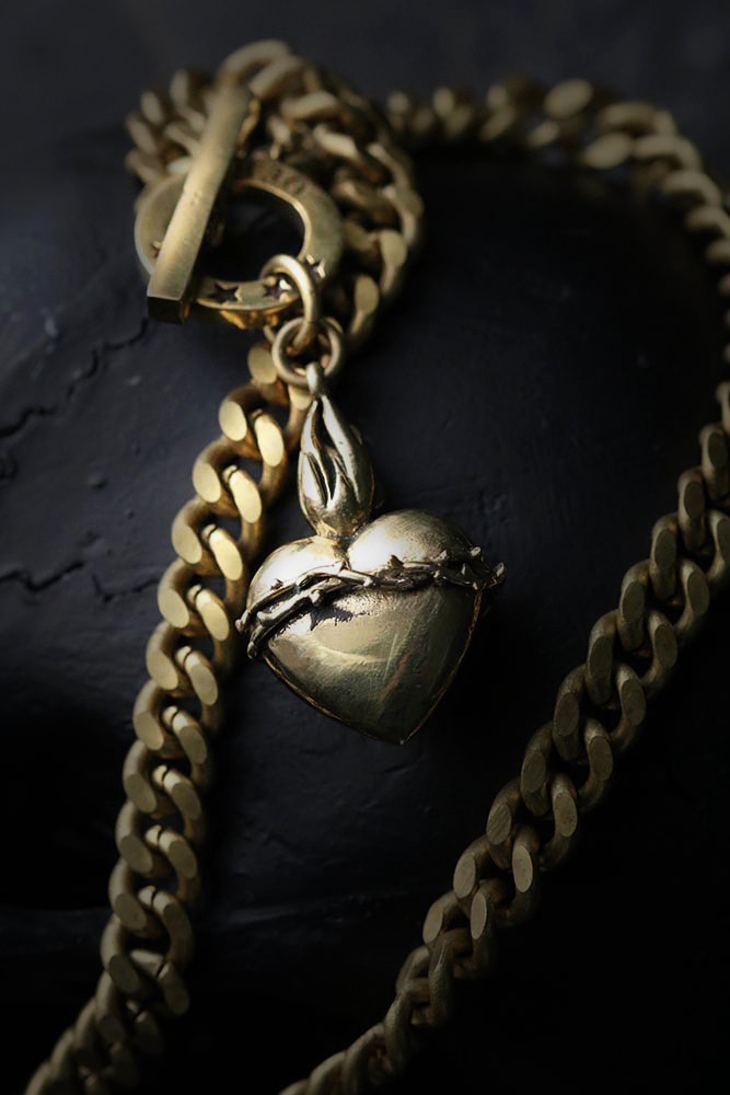 Defy-Necklace-Sacred-Heart-Big-Chain2