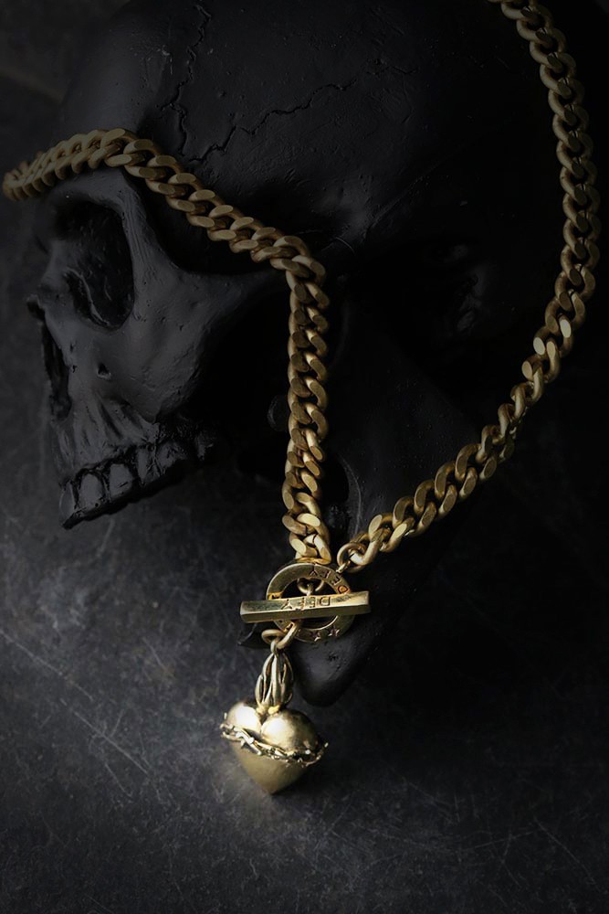 Defy-Necklace-Sacred-Heart-Big-Chain3