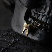 Defy-Necklace-Tooth-big2
