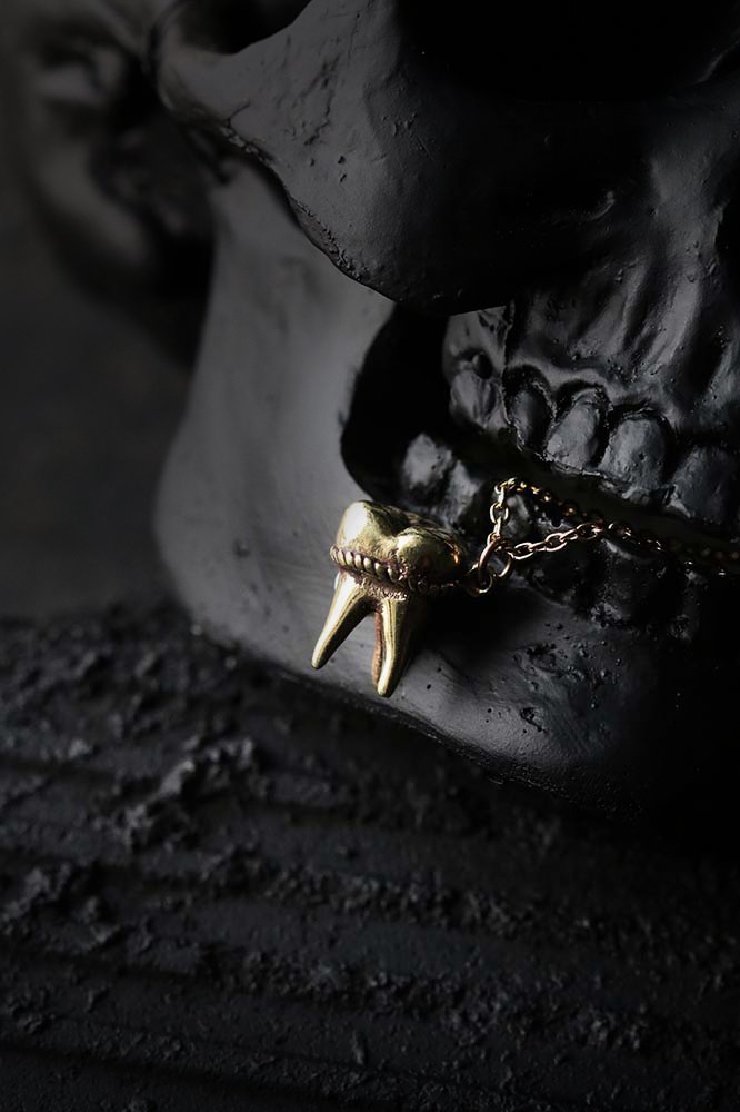 Defy-Necklace-Tooth-big2