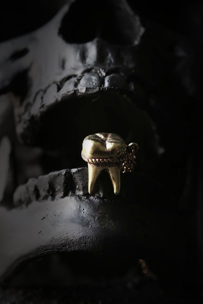 Defy-Necklace-Tooth-big3