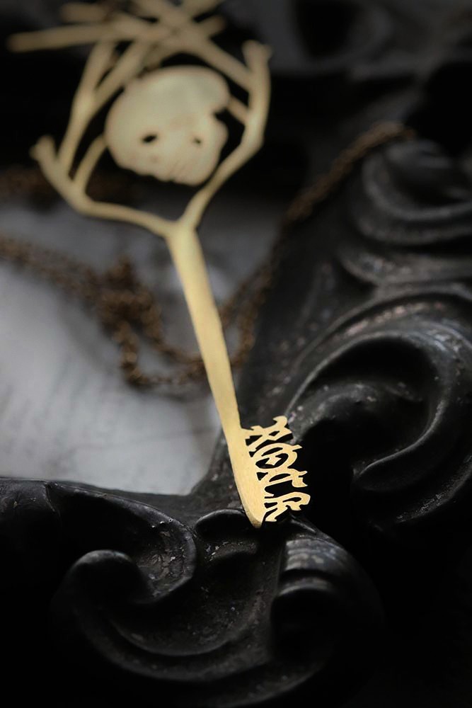 Defy-Necklace-Key-&-Skull4