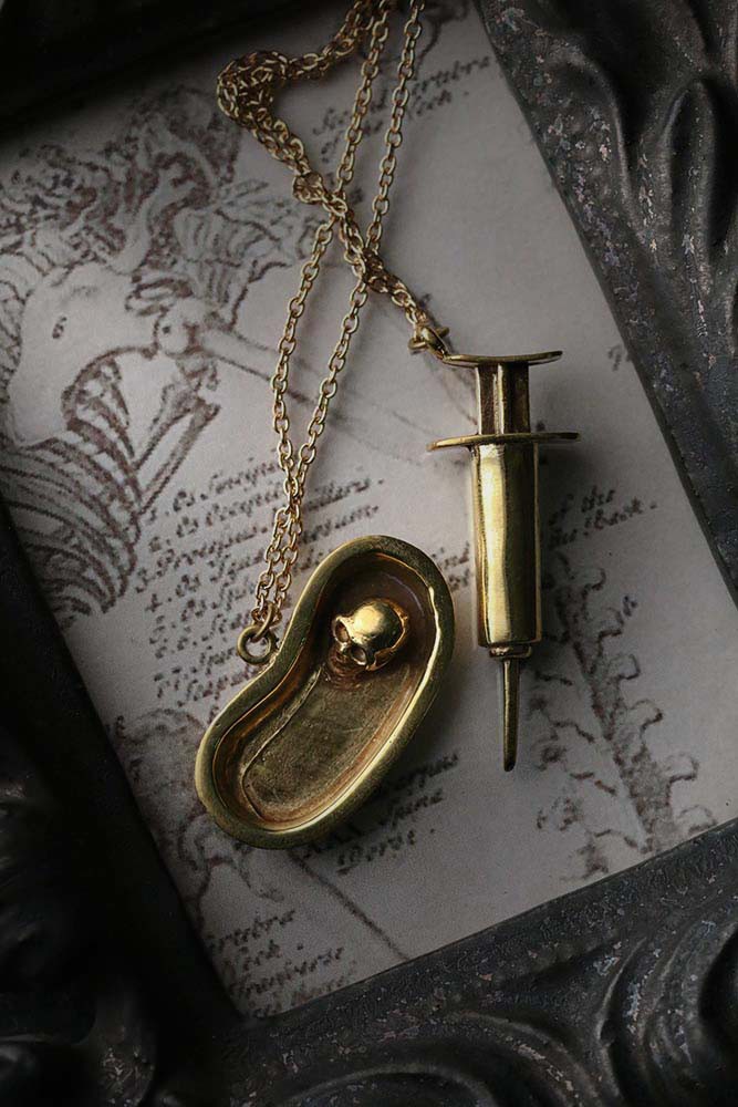 Defy-Necklace-Skull-Syringe-set1