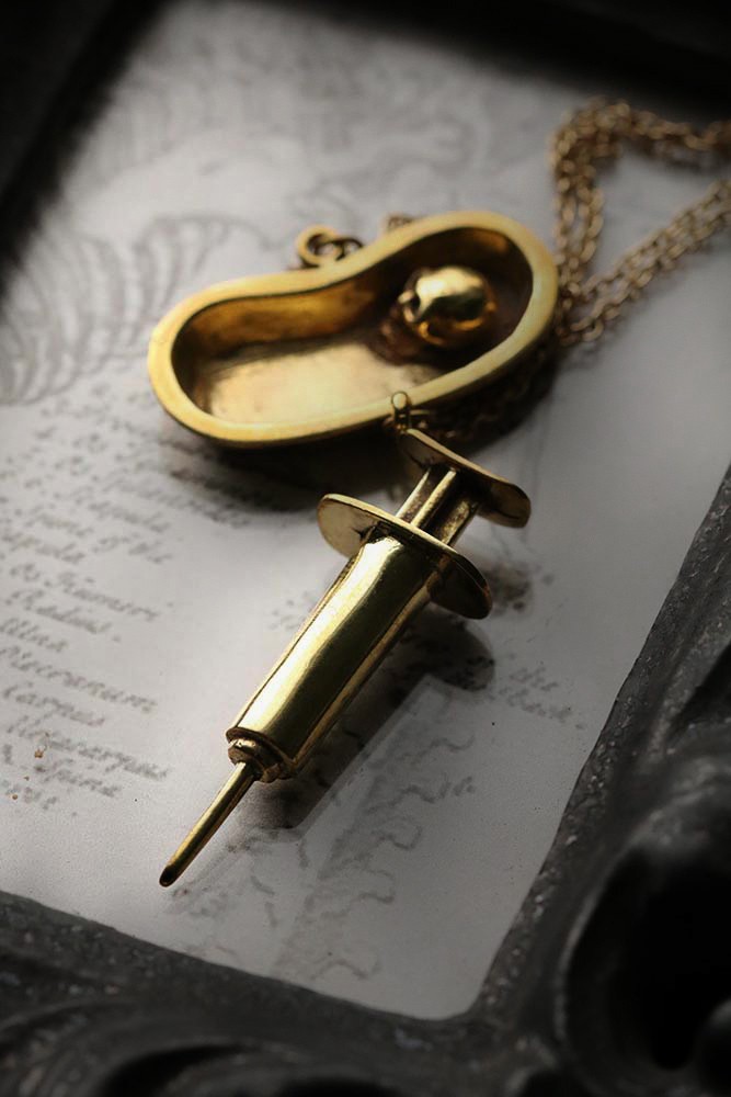 Defy-Necklace-Skull-Syringe-set3