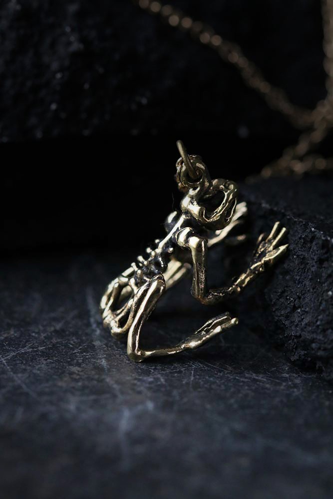 Defy-Necklace-Small-Frog1