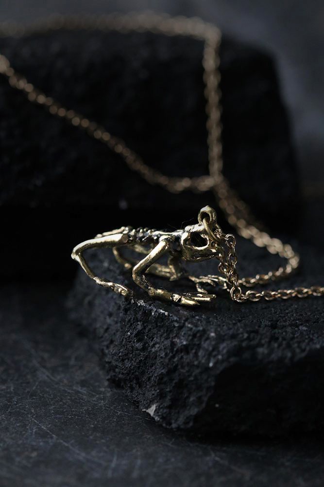 Defy-Necklace-Small-Frog2