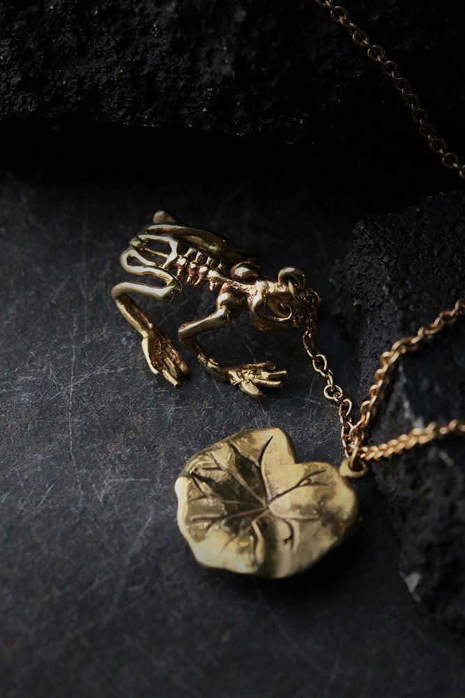 Defy-Necklace-Small-Frog&Lotus-leaf2