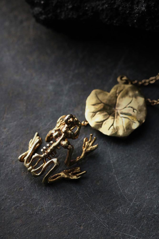 Defy-Necklace-Small-Frog&Lotus-leaf3