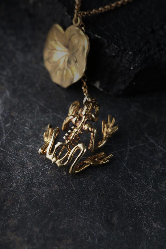 Defy-Necklace-Small-Frog&Lotus-leaf4