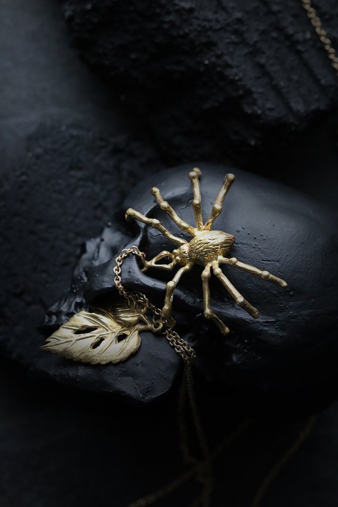 Defy-Necklace-Spider&Leaves1
