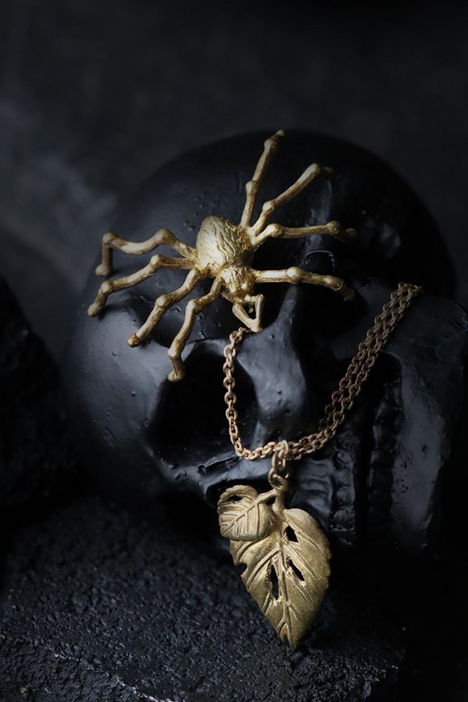 Defy-Necklace-Spider&Leaves2