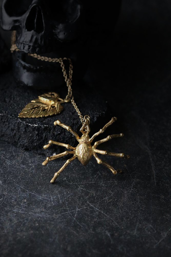 Defy-Necklace-Spider&Leaves4